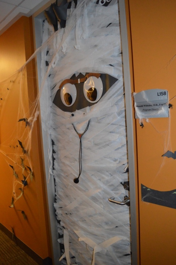 halloween door decorating contest