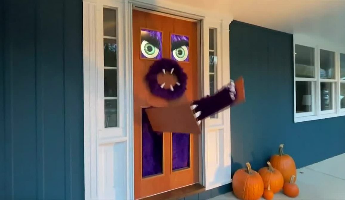 halloween door decorating contest