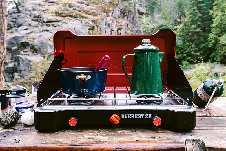 Reaching New Culinary Heights: The Camp Chef Everest 2 Burner Stove插图3