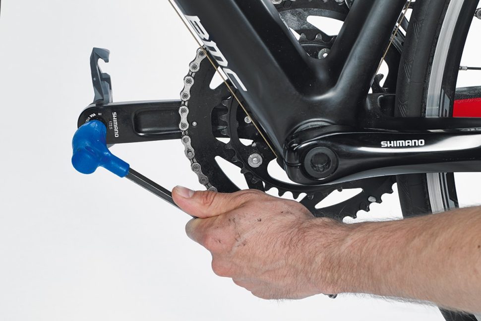 how to remove bike pedals